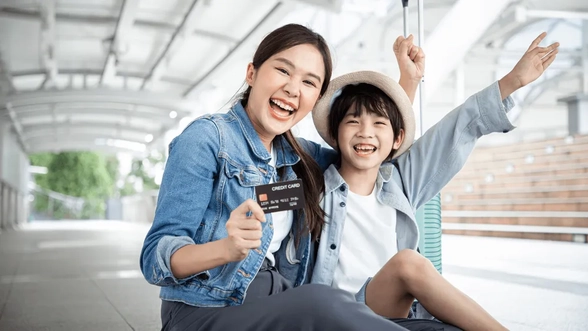 How to choose a travel credit card: 4 questions to ask
