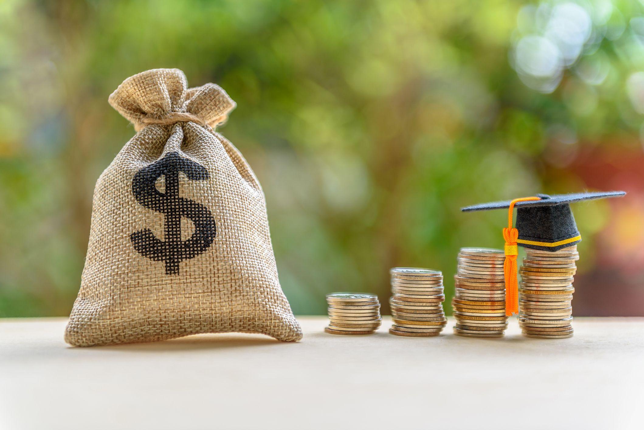 Fixed-rate student loan refinancing rates hit record low